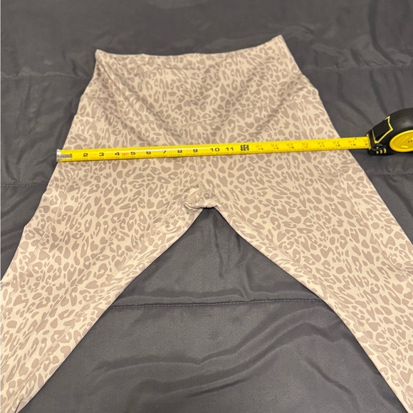 XL LEOPARD PRINT LEG END ATHLETIC PANTS! - Picture 4 of 5